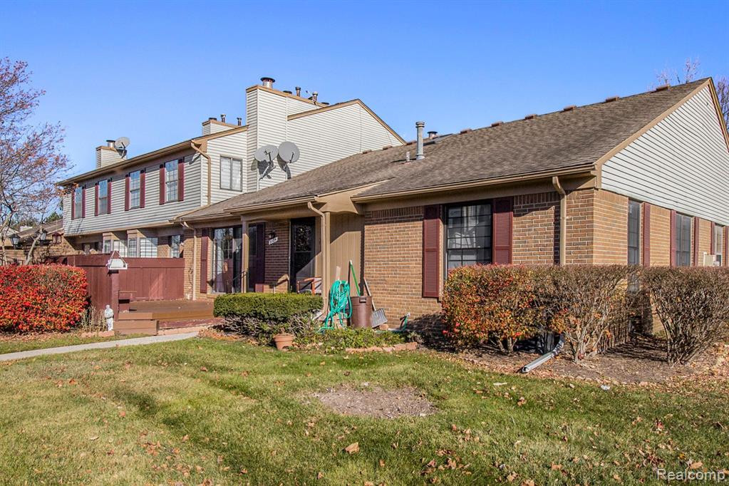 31184 COUNTRY Way, 24, Farmington Hills, MI 48331 — Photo 3