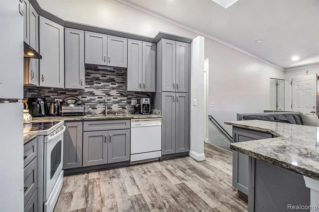 31184 COUNTRY Way, 24, Farmington Hills, MI 48331 — Photo 9
