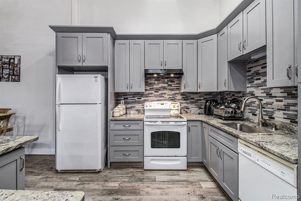 31184 COUNTRY Way, 24, Farmington Hills, MI 48331 — Photo 11