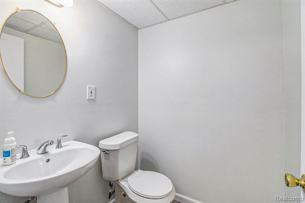 31184 COUNTRY Way, 24, Farmington Hills, MI 48331 — Photo 12