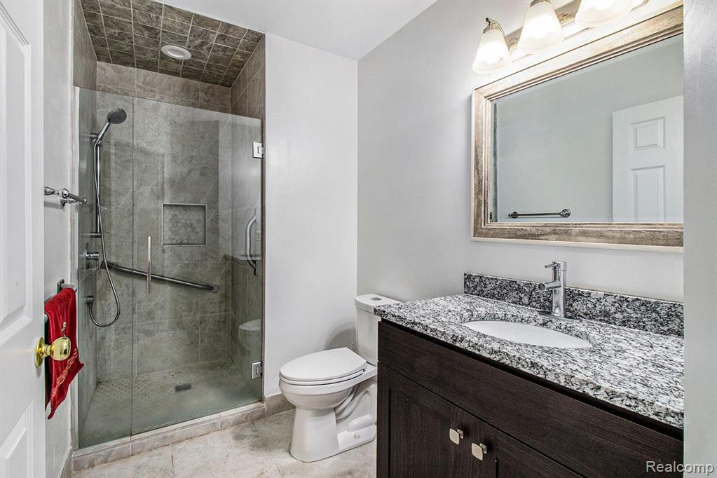 31184 COUNTRY Way, 24, Farmington Hills, MI 48331 — Photo 15