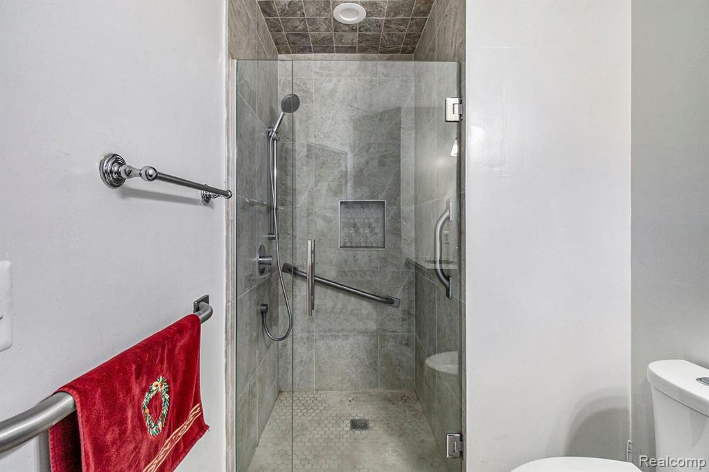 31184 COUNTRY Way, 24, Farmington Hills, MI 48331 — Photo 16