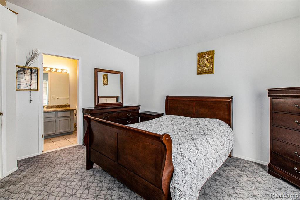 31184 COUNTRY Way, 24, Farmington Hills, MI 48331 — Photo 17