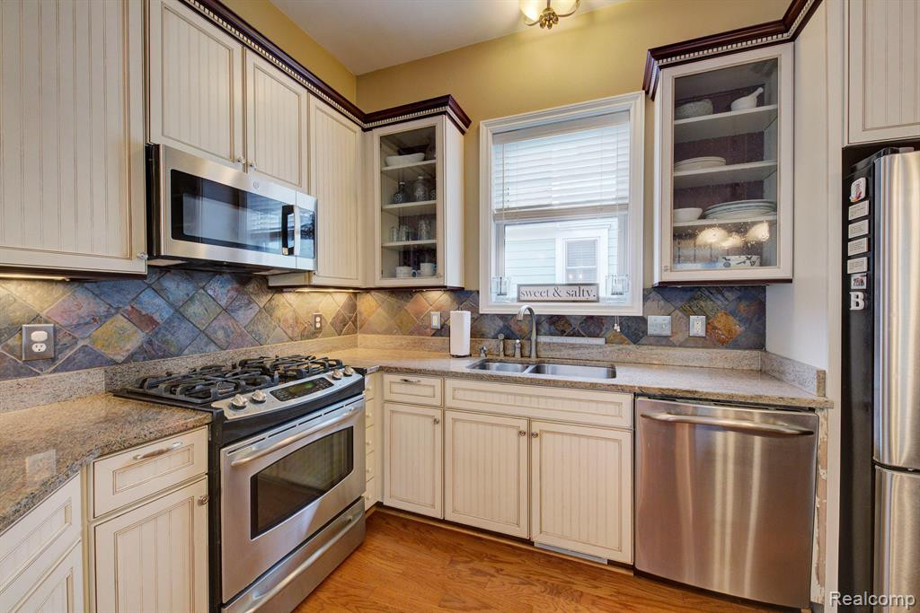 50189 JEFFERSON Street, Canton, MI 48188 — Photo 16