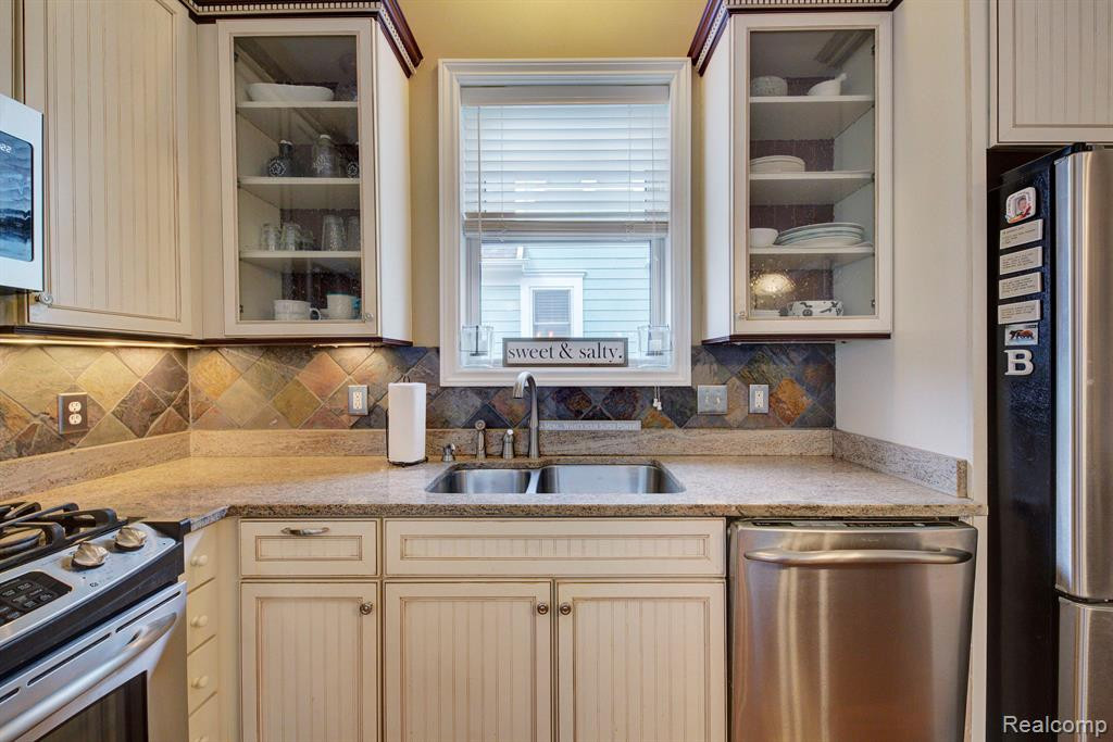 50189 JEFFERSON Street, Canton, MI 48188 — Photo 17