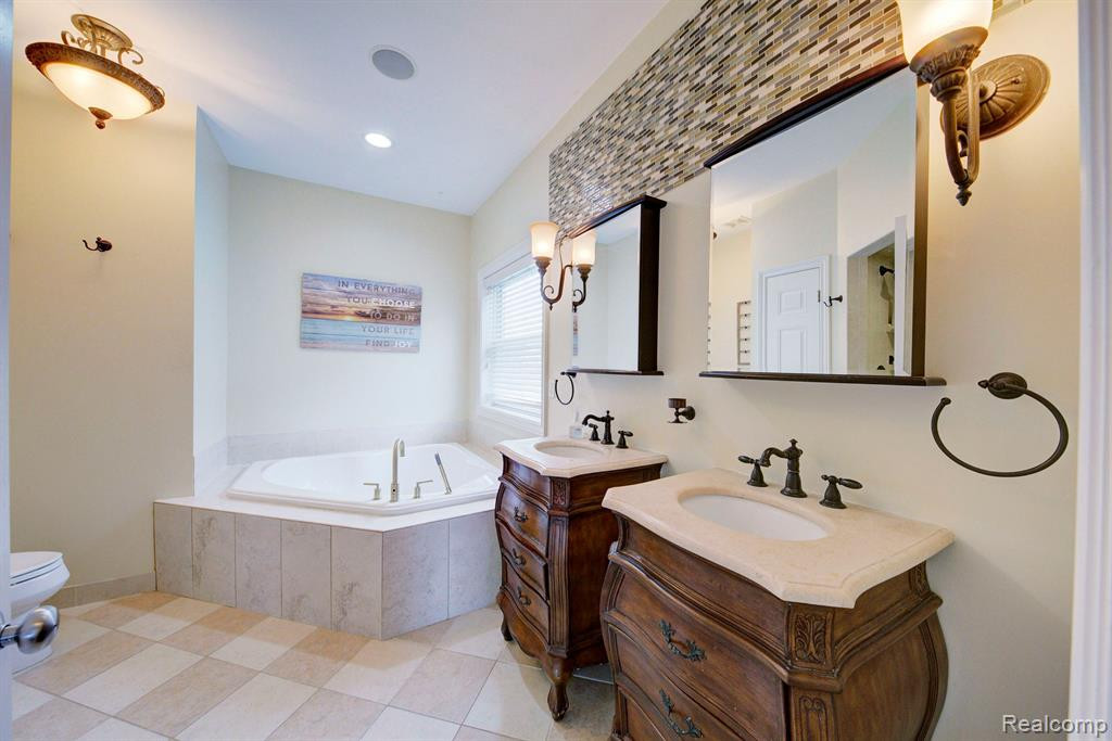 50189 JEFFERSON Street, Canton, MI 48188 — Photo 34