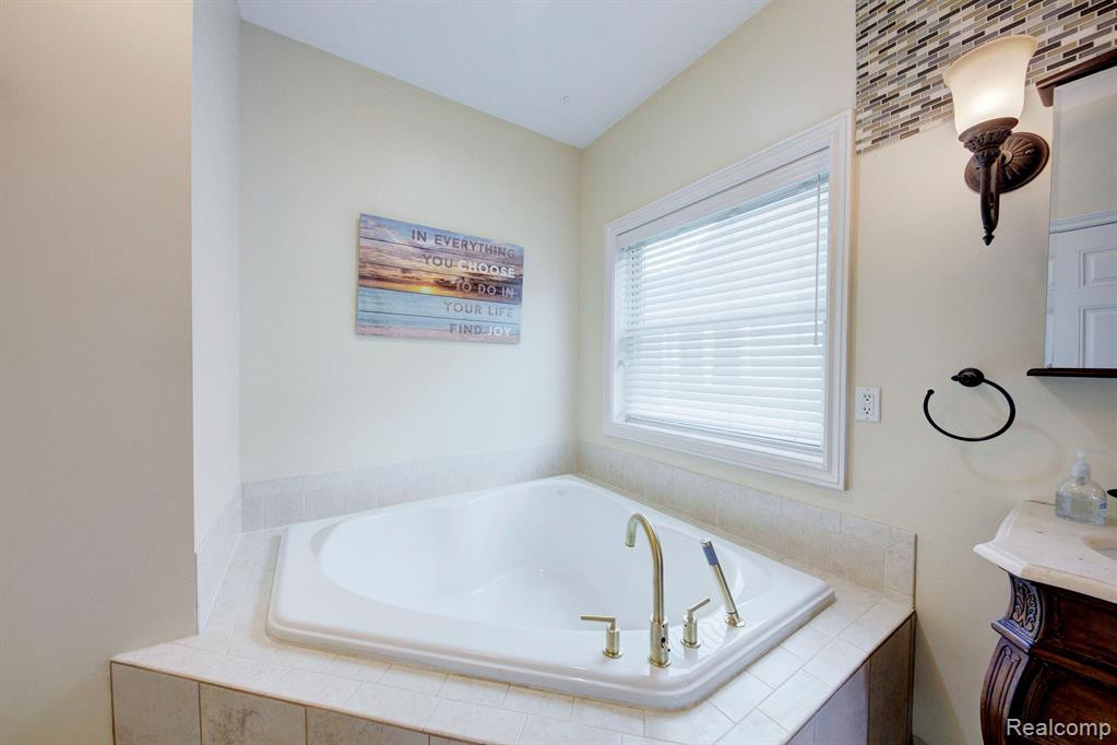 50189 JEFFERSON Street, Canton, MI 48188 — Photo 35
