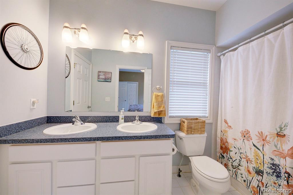 50189 JEFFERSON Street, Canton, MI 48188 — Photo 43