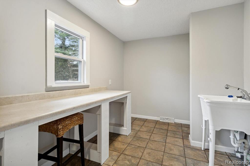 5150 JACKSON Road, Flint, MI 48506 — Photo 21