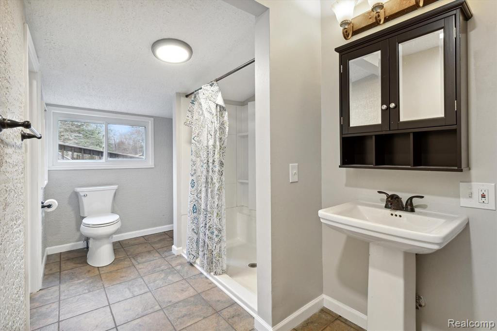 5150 JACKSON Road, Flint, MI 48506 — Photo 22