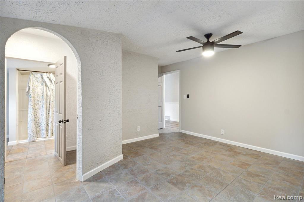 5150 JACKSON Road, Flint, MI 48506 — Photo 23