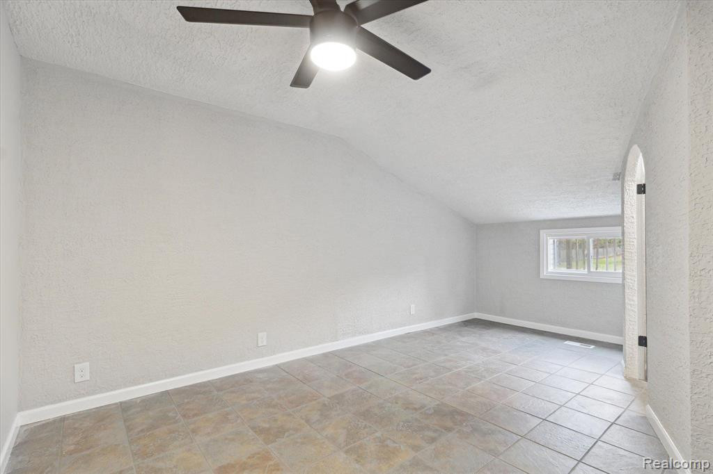 5150 JACKSON Road, Flint, MI 48506 — Photo 24