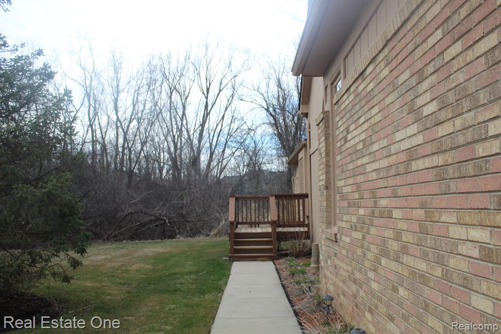 21570 RIVER RIDGE, Farmington Hills, MI 48335 — Photo 2