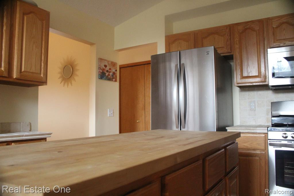21570 RIVER RIDGE, Farmington Hills, MI 48335 — Photo 6