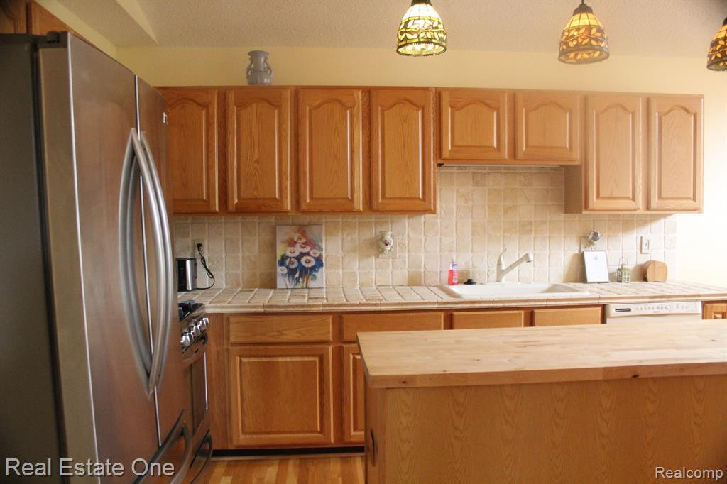 21570 RIVER RIDGE, Farmington Hills, MI 48335 — Photo 7