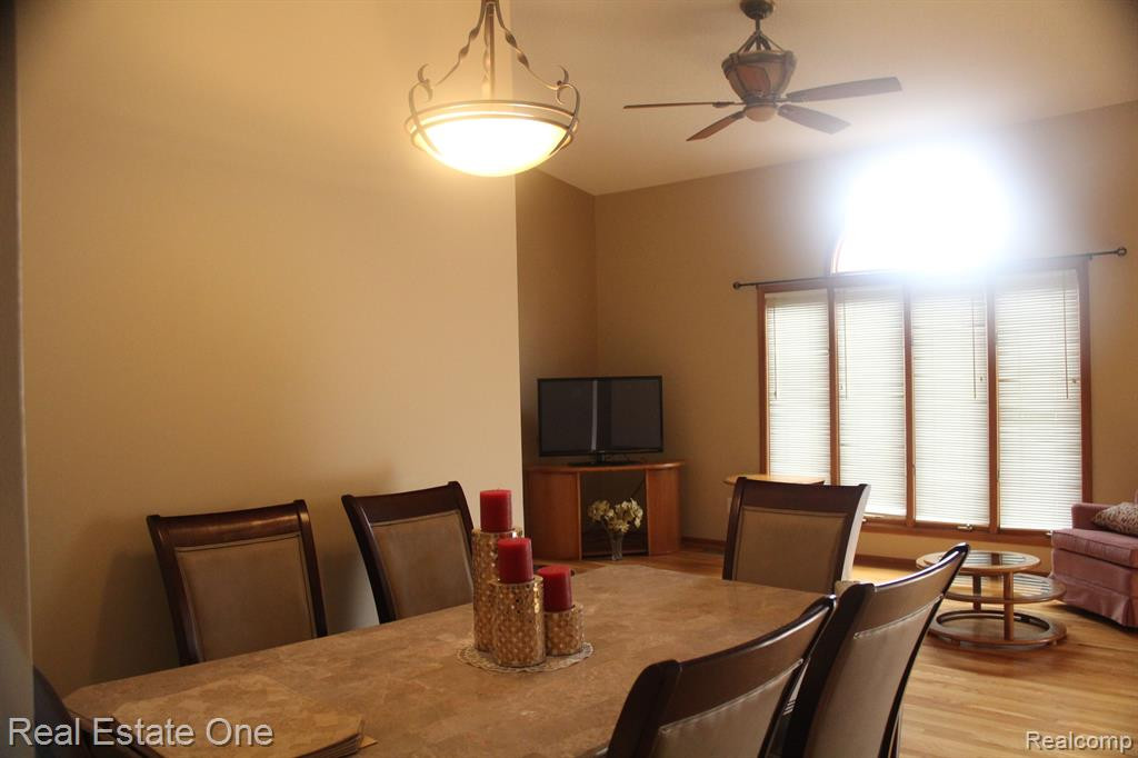 21570 RIVER RIDGE, Farmington Hills, MI 48335 — Photo 10