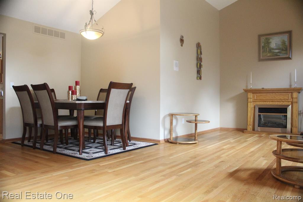 21570 RIVER RIDGE, Farmington Hills, MI 48335 — Photo 11