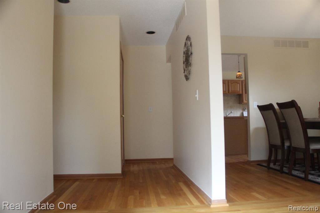 21570 RIVER RIDGE, Farmington Hills, MI 48335 — Photo 13