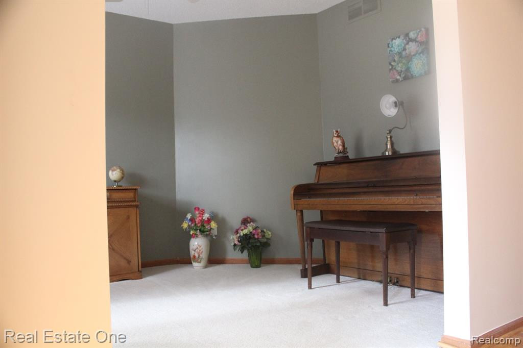 21570 RIVER RIDGE, Farmington Hills, MI 48335 — Photo 14
