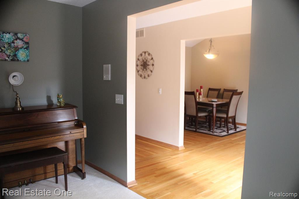 21570 RIVER RIDGE, Farmington Hills, MI 48335 — Photo 15