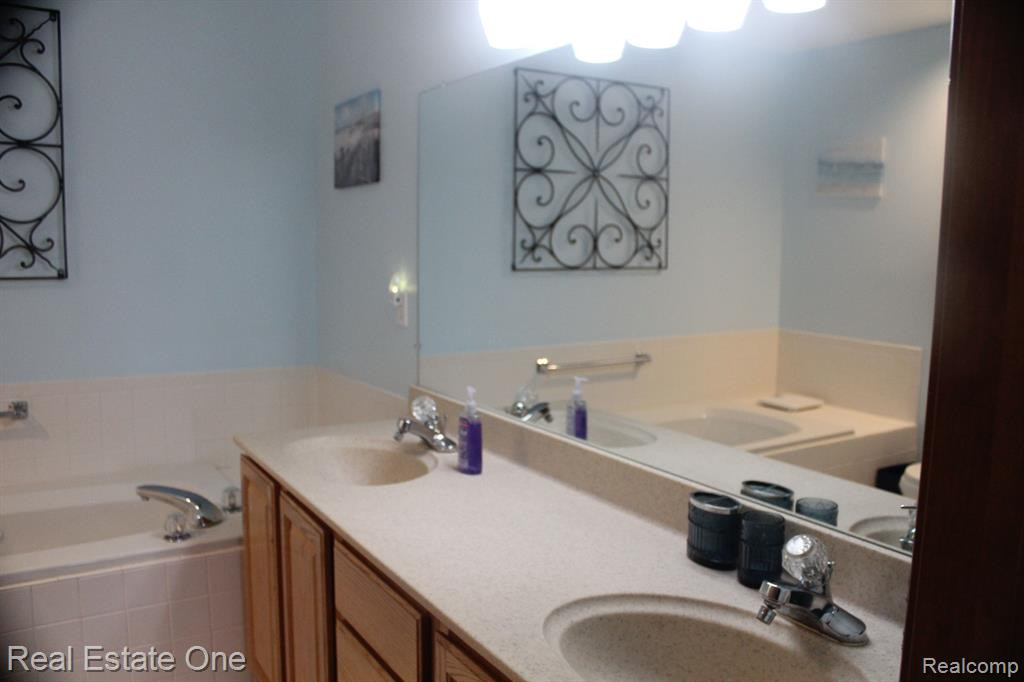21570 RIVER RIDGE, Farmington Hills, MI 48335 — Photo 19