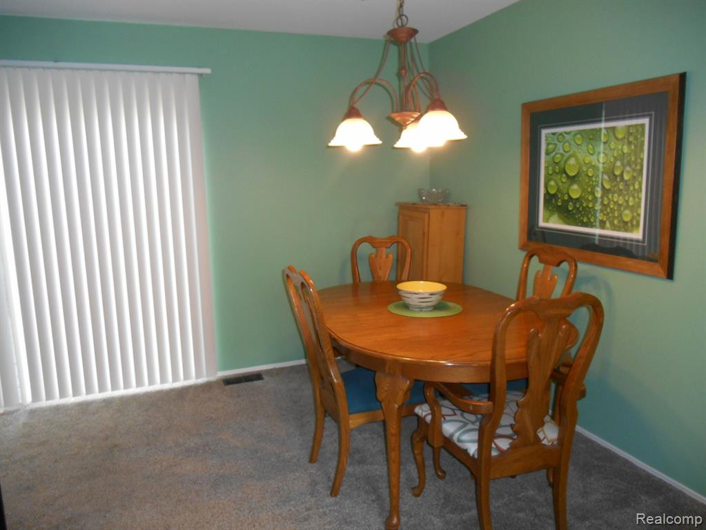 2102 WICKHAM Street, Royal Oak, MI 48073 — Photo 4