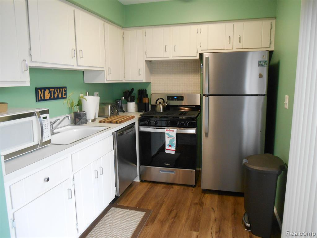 2102 WICKHAM Street, Royal Oak, MI 48073 — Photo 7