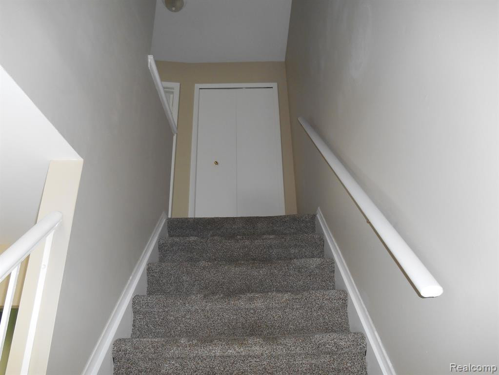 2102 WICKHAM Street, Royal Oak, MI 48073 — Photo 9