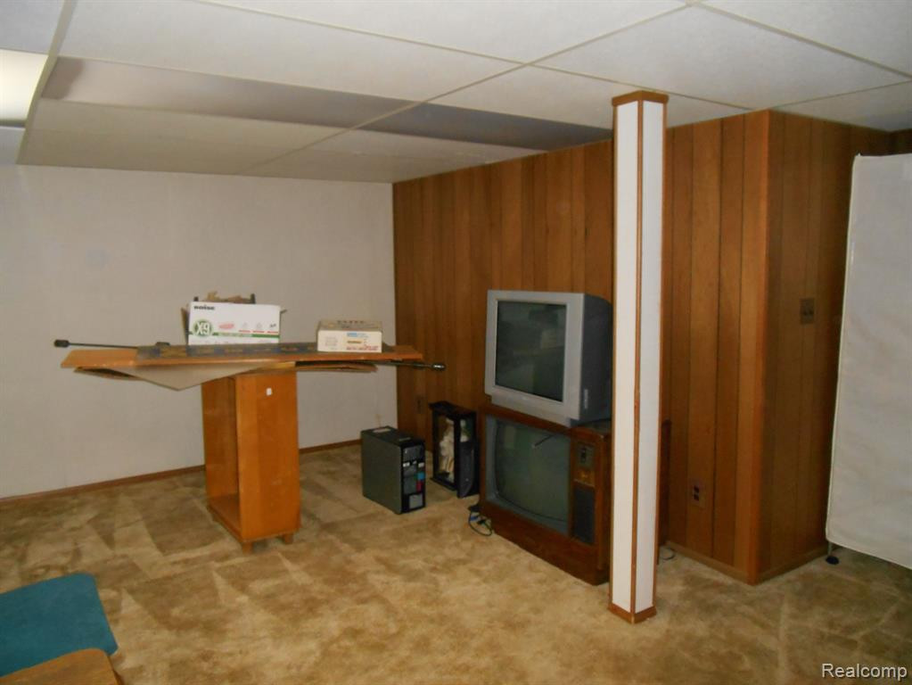 2102 WICKHAM Street, Royal Oak, MI 48073 — Photo 17