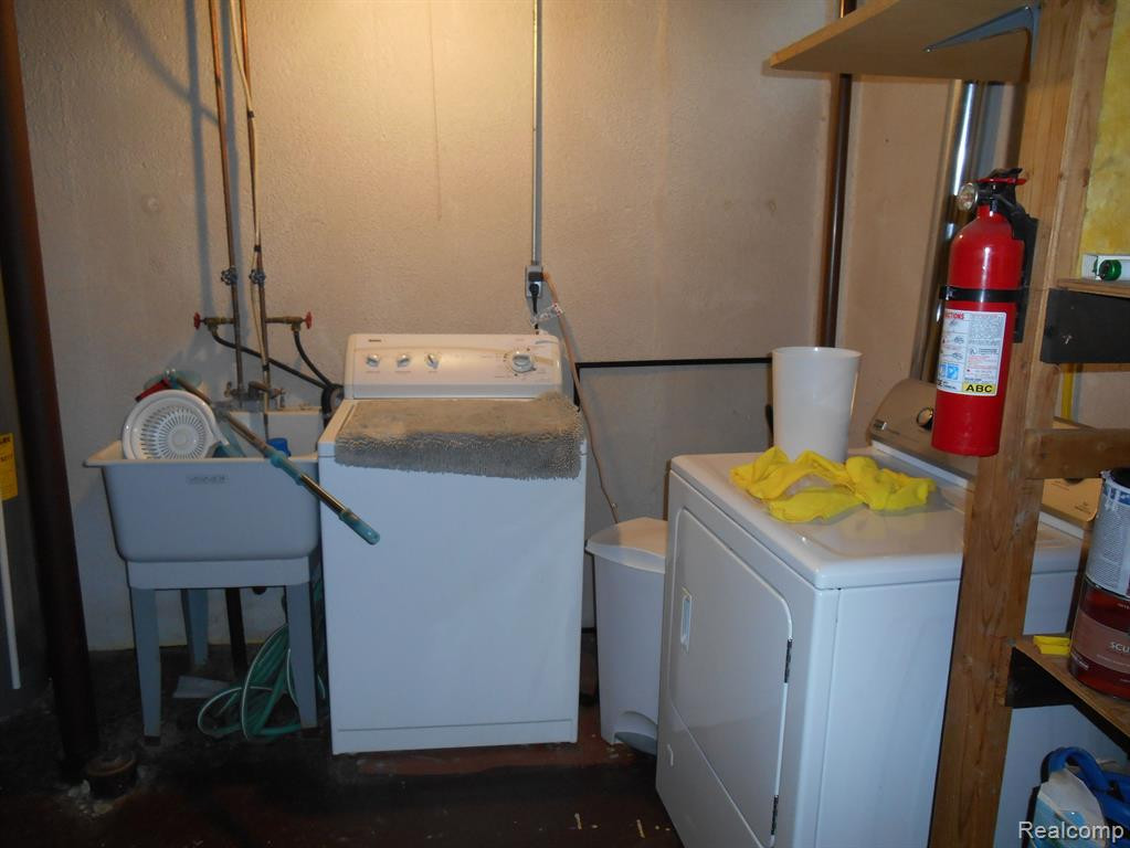 2102 WICKHAM Street, Royal Oak, MI 48073 — Photo 18