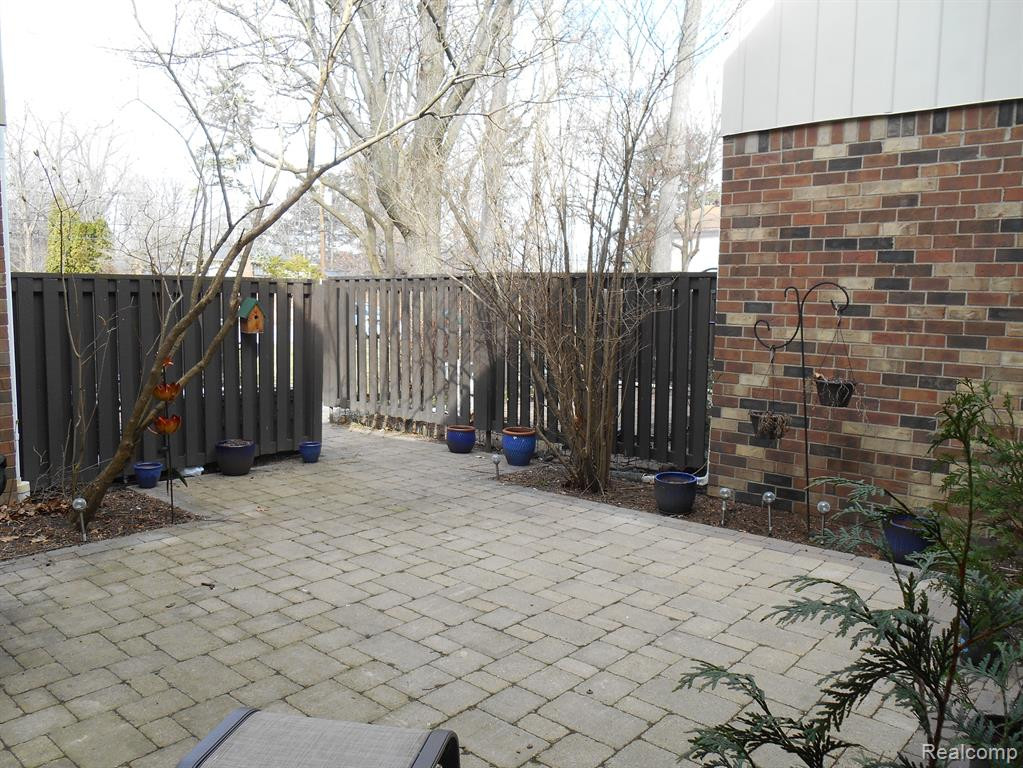 2102 WICKHAM Street, Royal Oak, MI 48073 — Photo 21
