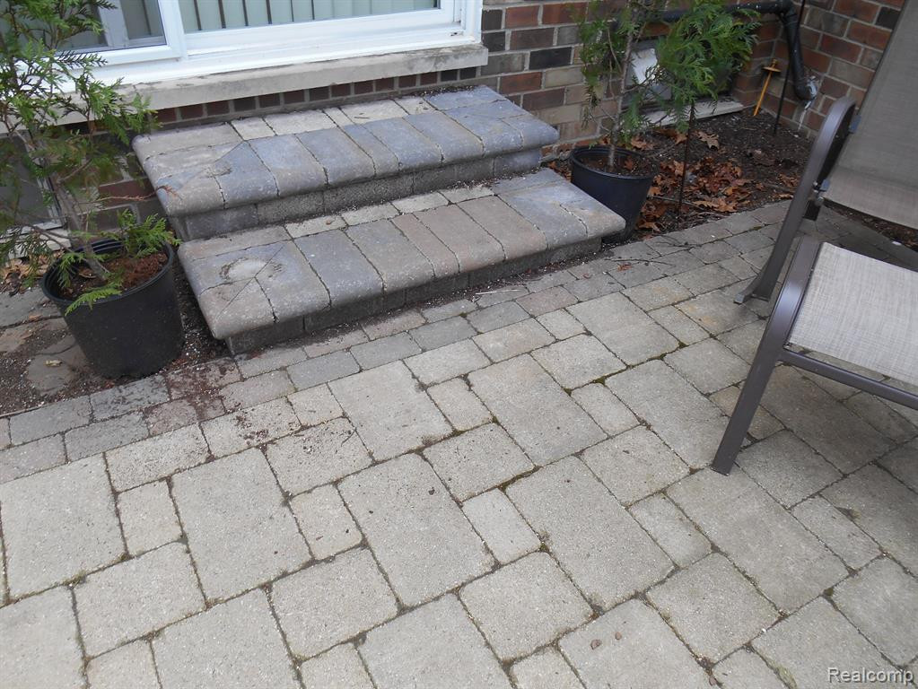 2102 WICKHAM Street, Royal Oak, MI 48073 — Photo 22