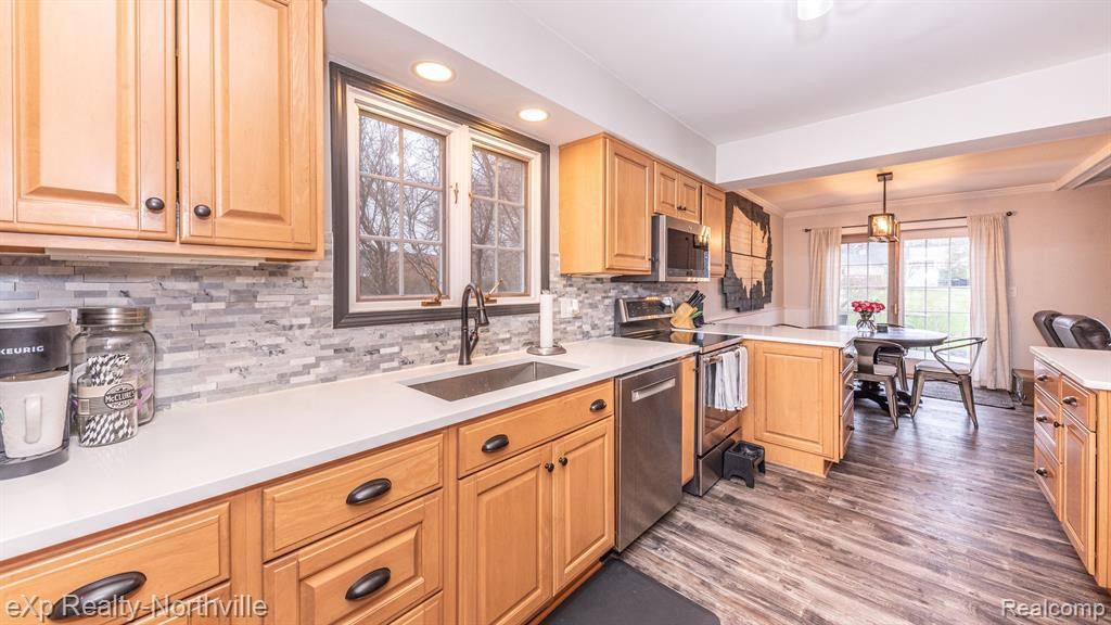 42224 SUNNYDALE Lane, Northville, MI 48168 — Photo 19