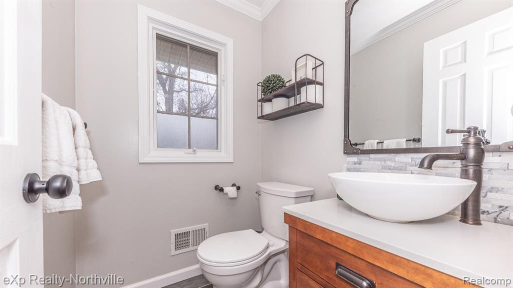 42224 SUNNYDALE Lane, Northville, MI 48168 — Photo 32