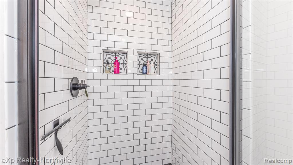 42224 SUNNYDALE Lane, Northville, MI 48168 — Photo 48