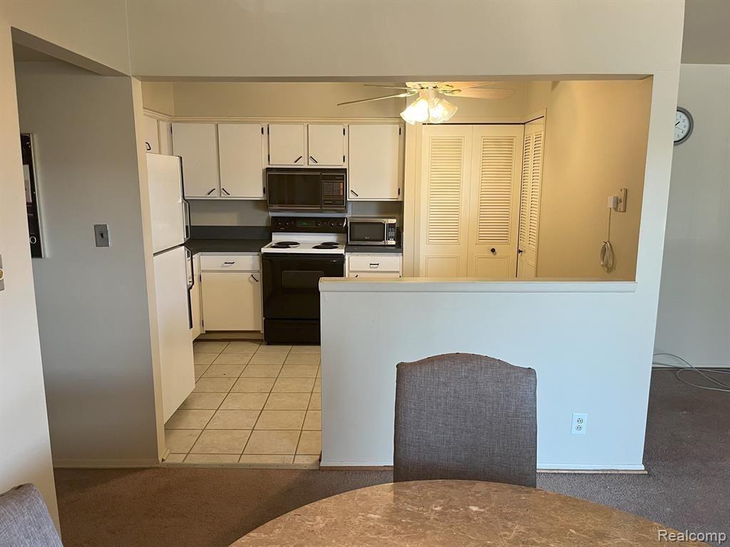 8673 KENNEDY Circle, 5, Warren, MI 48093 — Photo 7