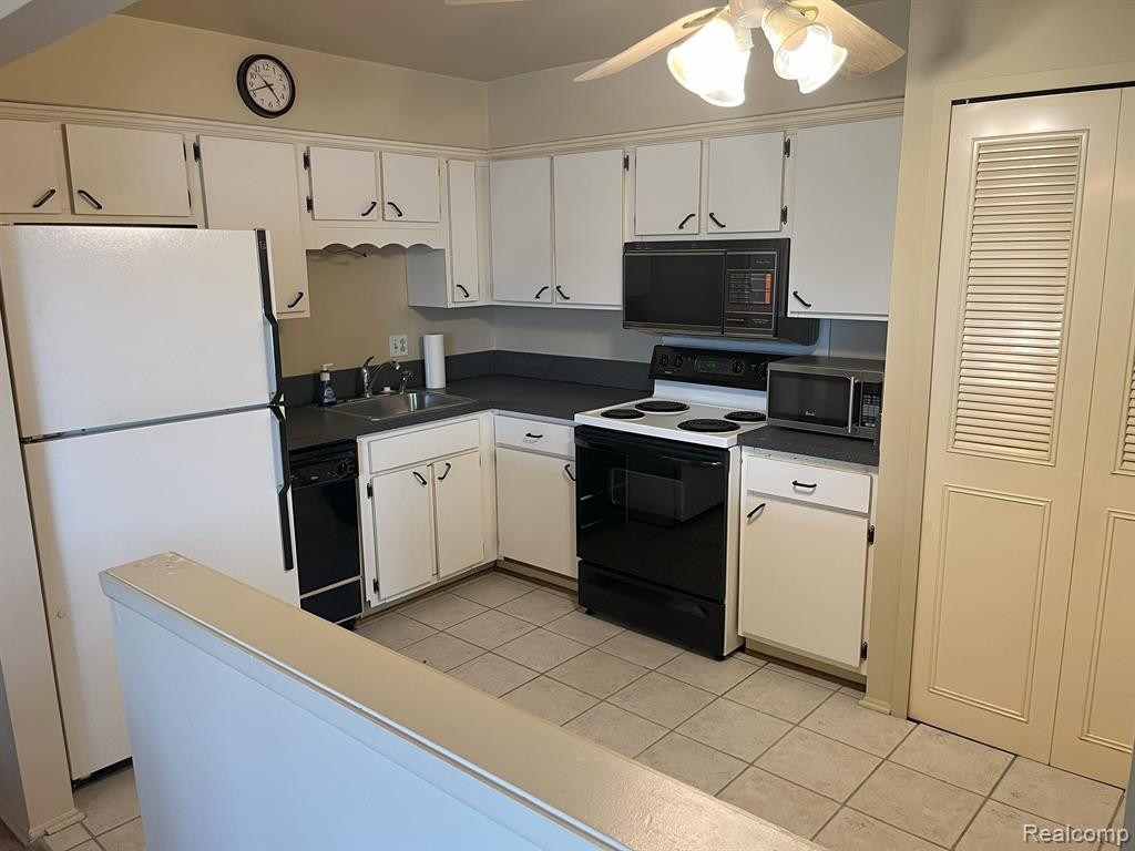 8673 KENNEDY Circle, 5, Warren, MI 48093 — Photo 9