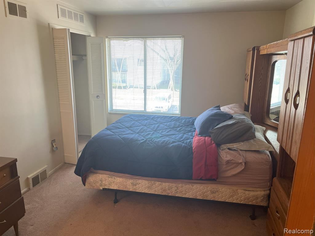 8673 KENNEDY Circle, 5, Warren, MI 48093 — Photo 11