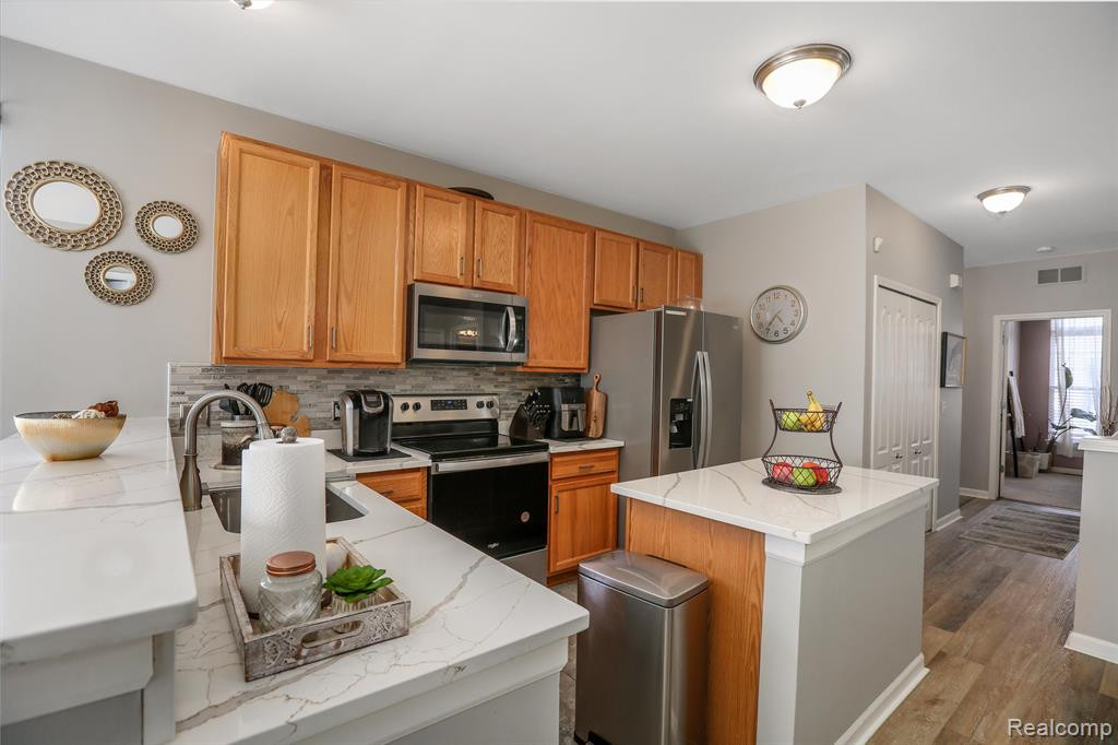 3273 JOHANNA WARE W, 11, Wixom, MI 48393 — Photo 5