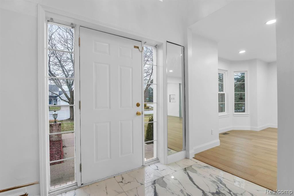 4025 ROLLING MEADOW Lane, Ypsilanti, MI 48197 — Photo 9