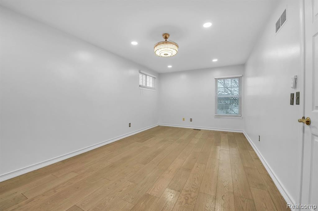 4025 ROLLING MEADOW Lane, Ypsilanti, MI 48197 — Photo 24