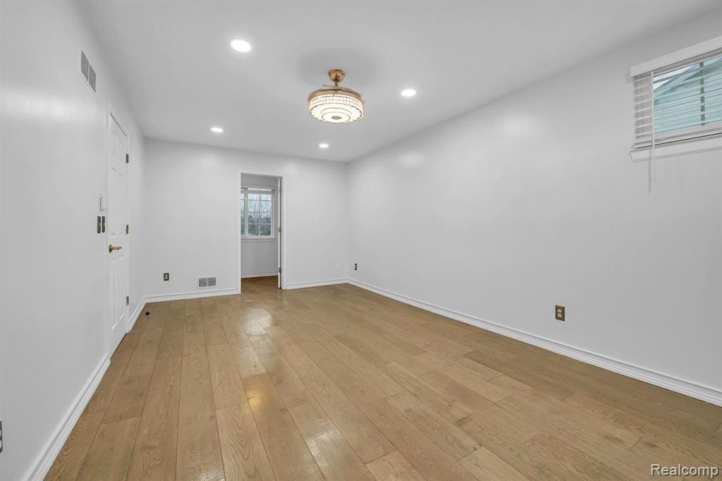 4025 ROLLING MEADOW Lane, Ypsilanti, MI 48197 — Photo 25