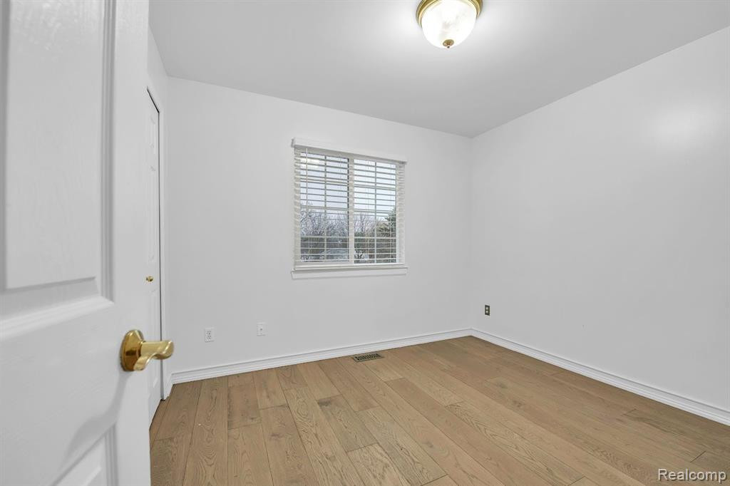 4025 ROLLING MEADOW Lane, Ypsilanti, MI 48197 — Photo 27