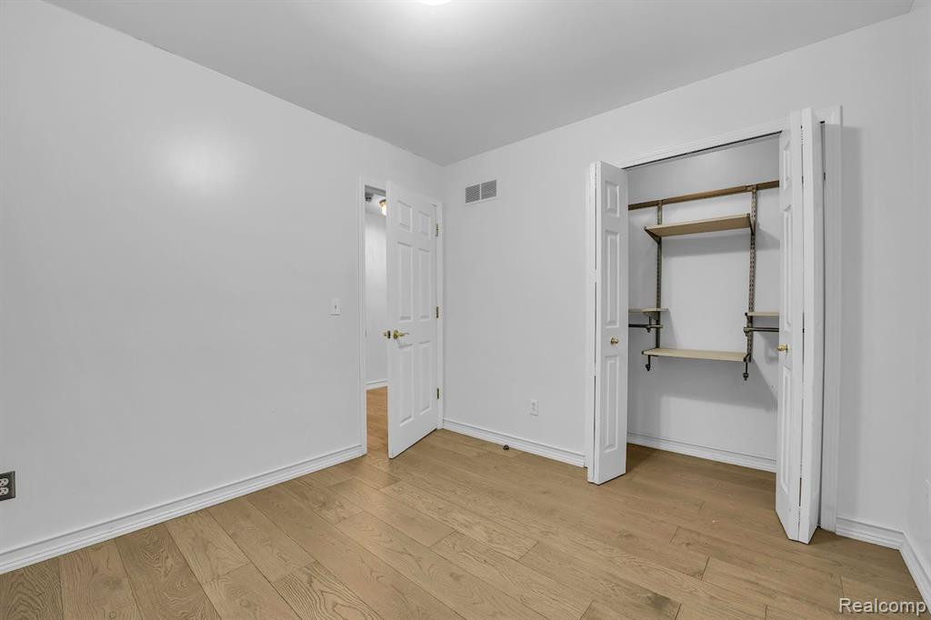 4025 ROLLING MEADOW Lane, Ypsilanti, MI 48197 — Photo 28