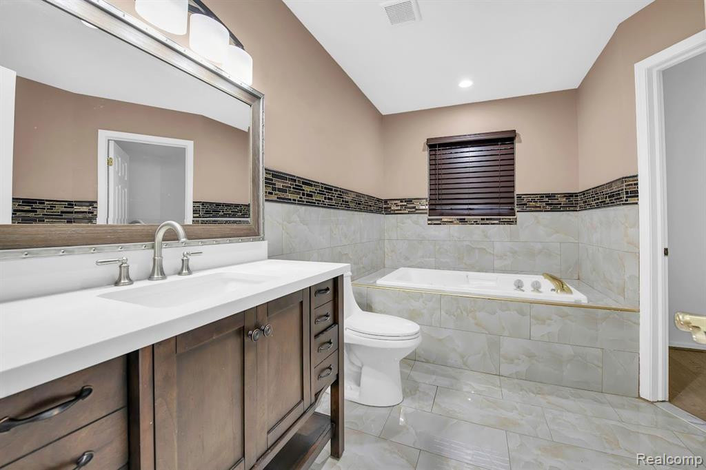 4025 ROLLING MEADOW Lane, Ypsilanti, MI 48197 — Photo 32