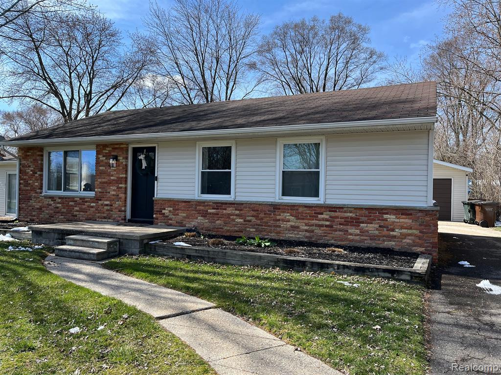 45847 CUMBERLAND Street, Utica, MI 48317 — Photo 2