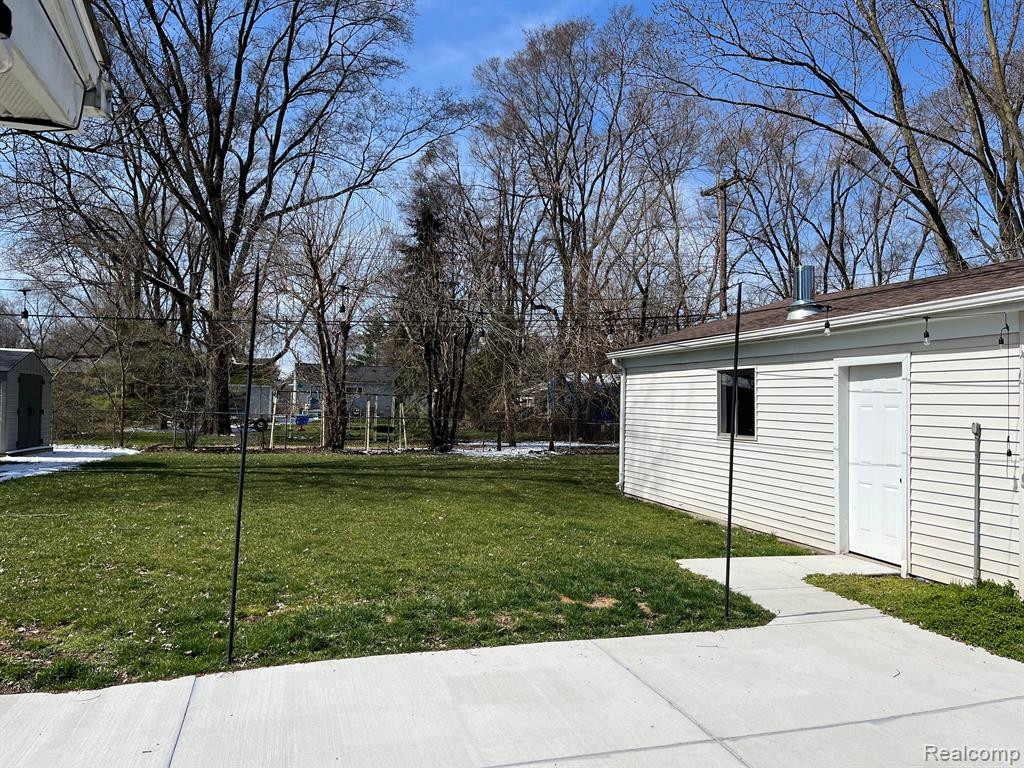 45847 CUMBERLAND Street, Utica, MI 48317 — Photo 6