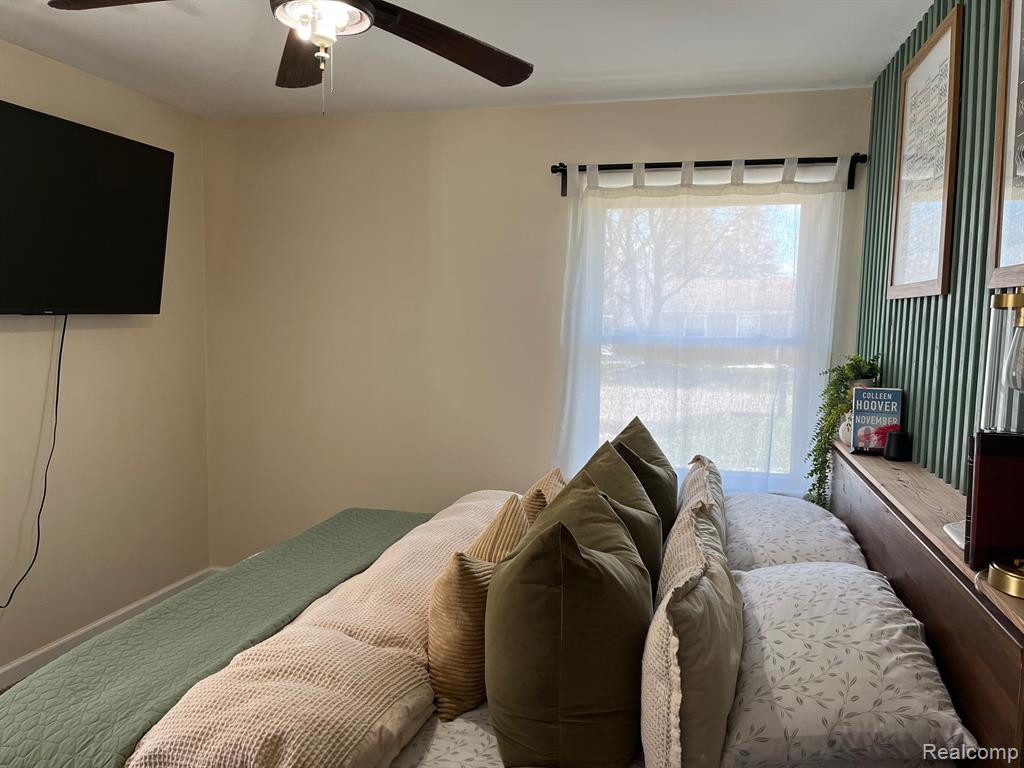 45847 CUMBERLAND Street, Utica, MI 48317 — Photo 9