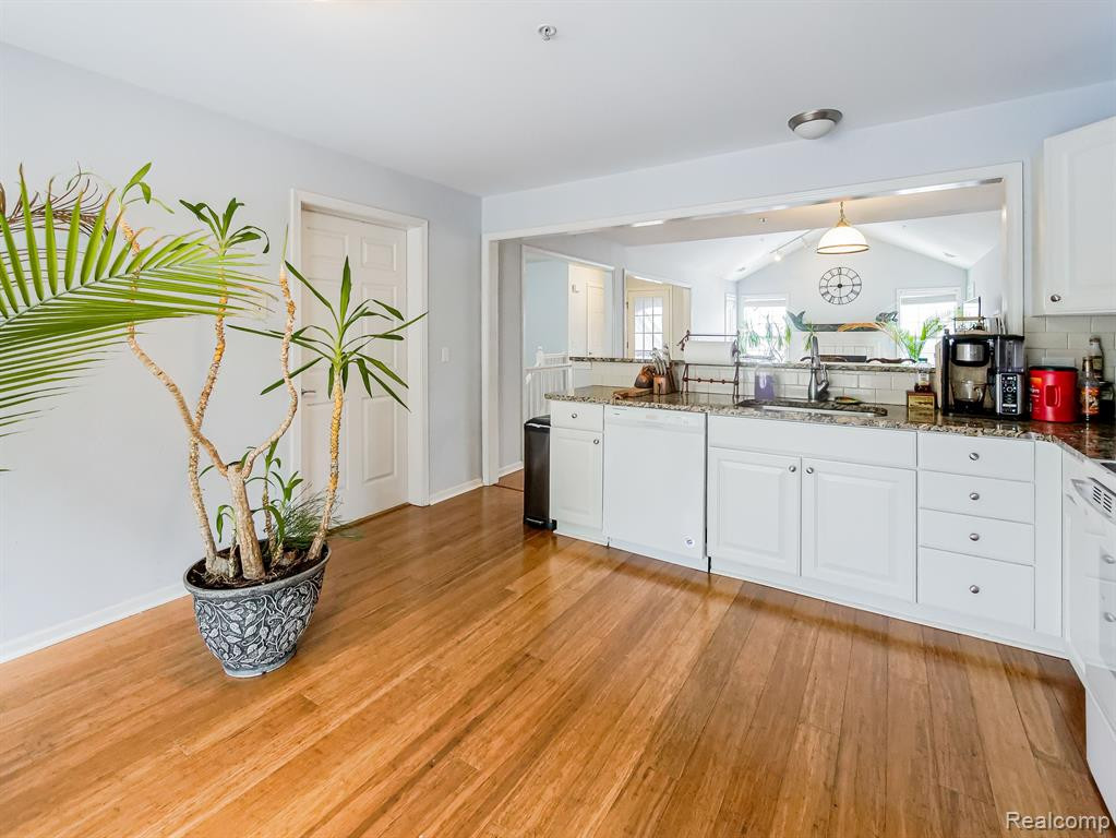 28523 CARLTON WAY Drive, Novi, MI 48377 — Photo 5