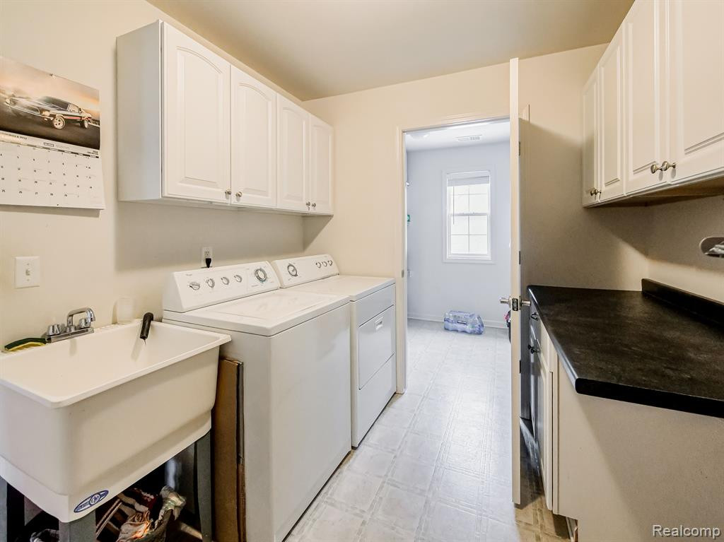 28523 CARLTON WAY Drive, Novi, MI 48377 — Photo 16